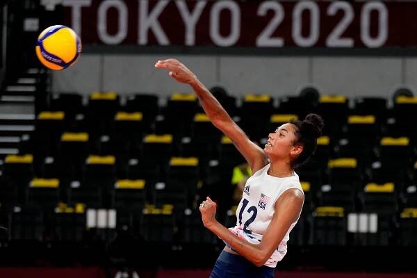 United States' Jordan Thompson throws a spike