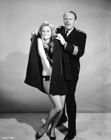 Jill Ireland, Terry-Thomas - The Karate Killers - Promo