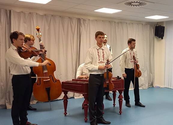 Hudební vystoupení cimbálové muziky Oskoruša (23.3.) | Kávéeska