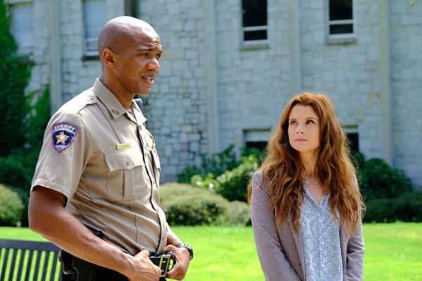 Kevin (Probably) Saves the World - Sweet Little Lies - Z filmu - J. August Richards, JoAnna Garcia Swisher
