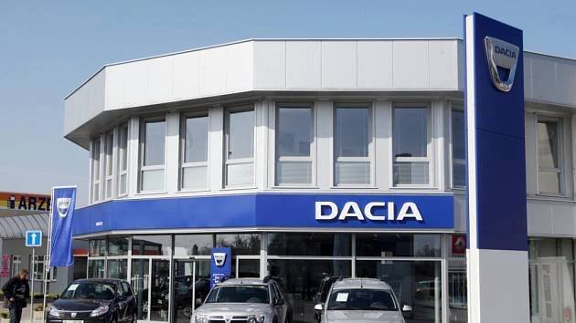 OBRAZEM: Nový autosalon vyrostl za čtyři měsíce