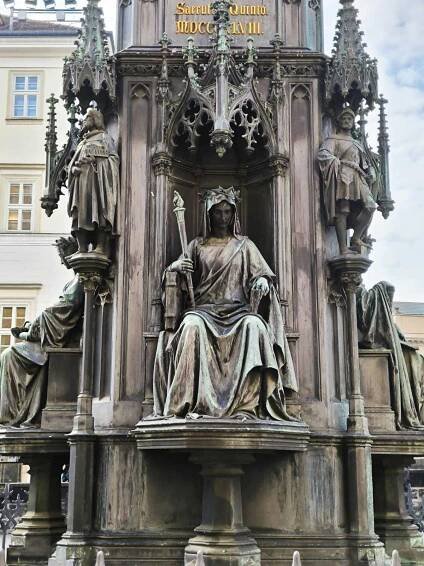praha_hrave-filosoficka-fakulta