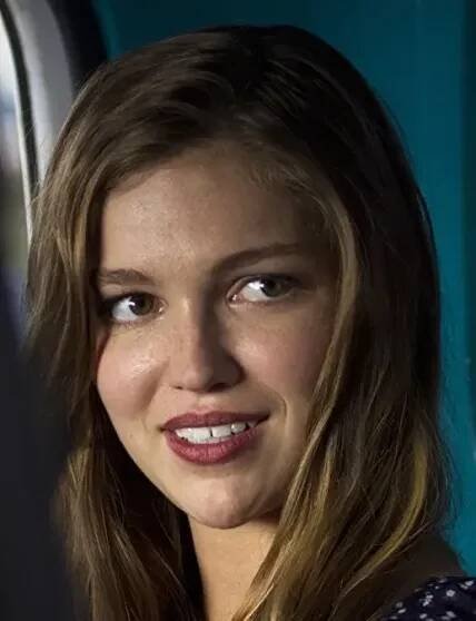 Lili Simmons
