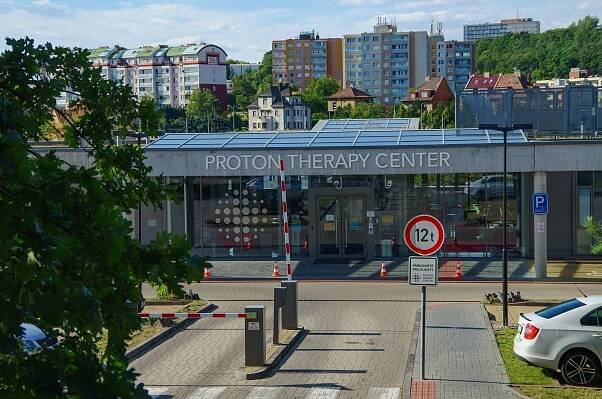 Fotogalerie • Fakultní nemocnice Bulovka, Protonové centrum (Nemocniční pavilon, oddělení) • Mapy.com