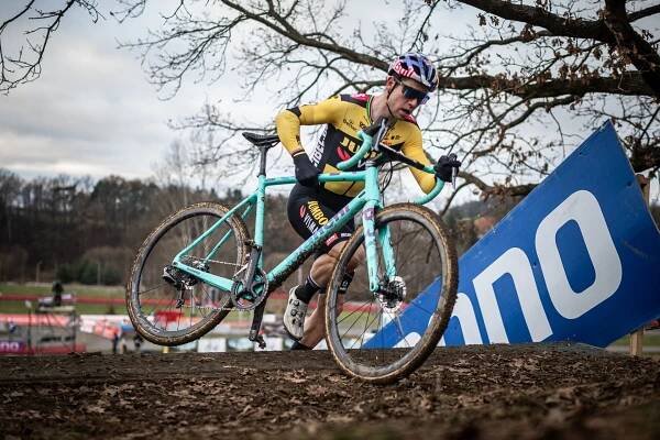Wout van Aert vs. Mathieu van der Poel! Šest let trvající bitva titánů hledá vítěze