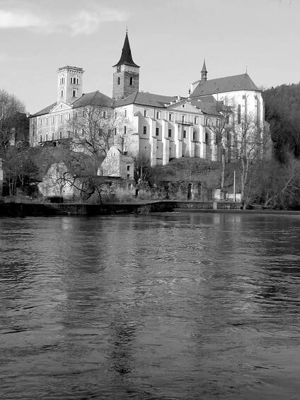 Černé Budy, Sázavský klášter od severovýchodu; foto Karel Kuča 2002.