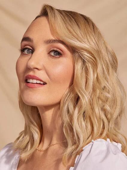 chloe-fineman-beauty-interview-297650-1643841938481-main