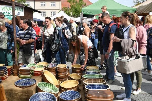 Beroun v sobotu praskal ve švech, hrnčířské trhy přilákaly tisíce návštěvníků