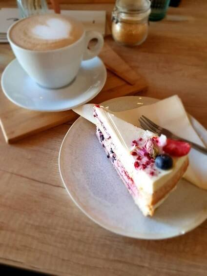 Maybe coffee & bistro foto 4