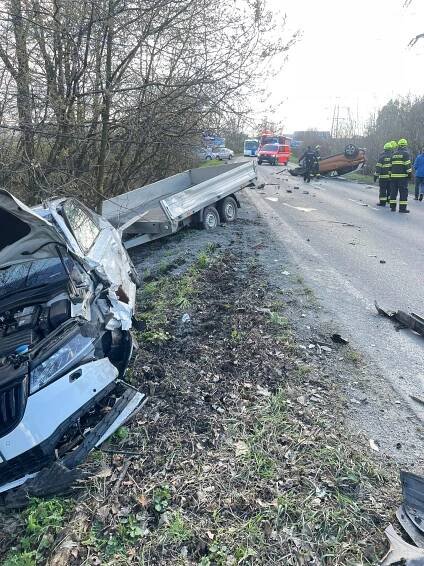 U dopravní nehody dvou osobních automobilů zasahují… | POŽÁRY.cz - ohnisko žhavých zpráv | hasiči aktuálně