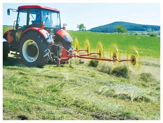 Paprskový obraceč a shrnovač sena, píce Rozmital SP4-205 obracení 3.1m, shrnování 3.4m