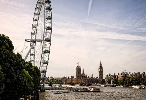 London Big Ben London Eye United Kingdom E