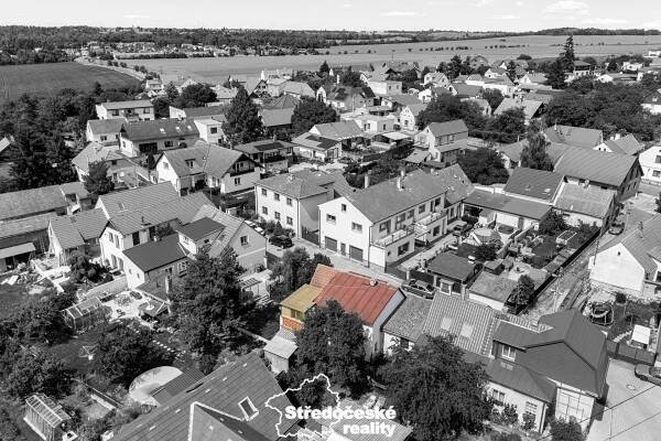Prodej rodinného patrového domu 3+1/terasa, dílna, dvorek, předzahrádka, Tachlovice, pozemek 142 m2 | Reality.iDNES.cz 