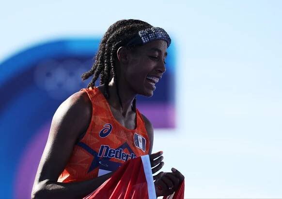 Hassanová napodobila Zátopka, v Paříži k bronzům přidala zlato z maratonu