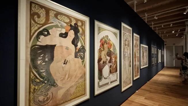 Gočárova galerie vystavuje obrazy Alfonse Muchy v konfrontaci s tvorbou současných umělců - Novinky