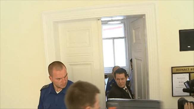 Jiří Funda u Městského soudu v Praze v roce 2014