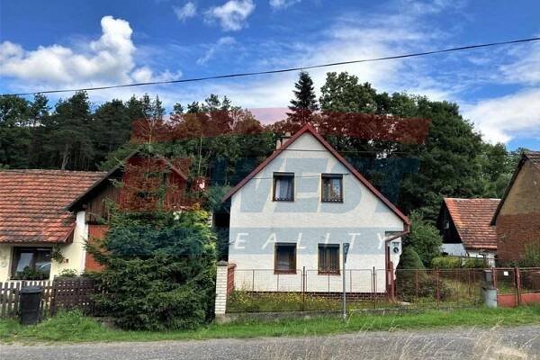 PRODEJ RODINNÉHO DOMU S GARÁŽÍ A STODOLOU V ŽIHOBCÍCH 
