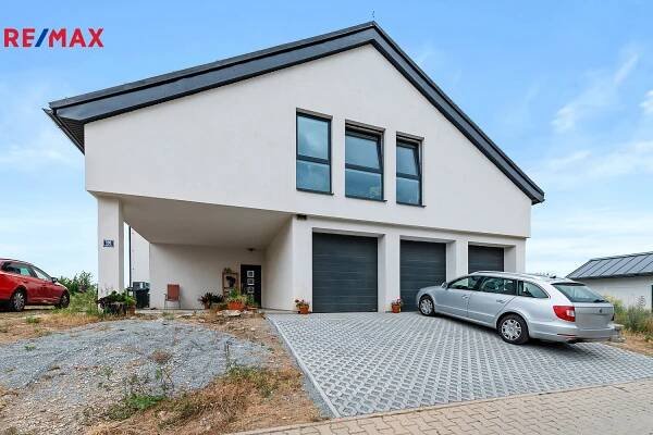 4+kk 124 m2 s garáži a vlastni zahradou v soukromé vile, Trnová u Jíloviště | Reality.iDNES.cz 