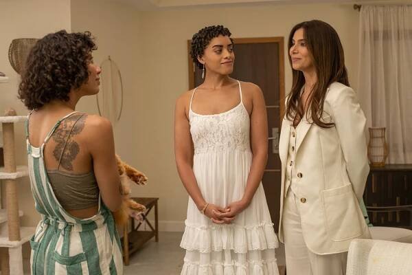 Jasika Nicole, Kiara Barnes, Roselyn Sanchez - Fantasy Island - Tara and Jessica's High School Reunion / Cat Lady - Z filmu