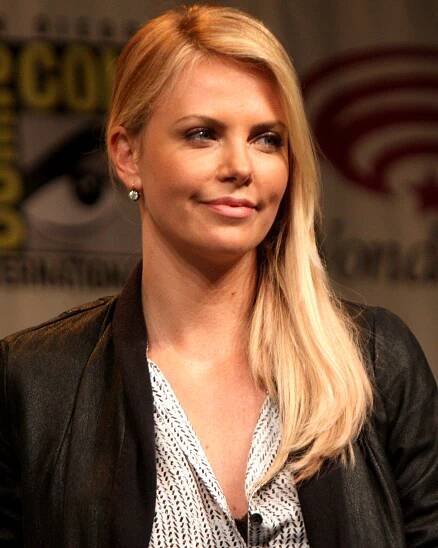 Soubor:Charlize Theron WonderCon, 2012.jpg