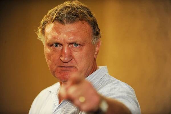 Photo of Joe Bugner at a press conference.