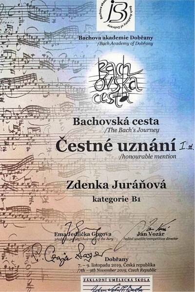 ÚSPĚCH ZDENKY JURÁŇOVÉ NA KLAVÍRNÍ SOUTĚŽI BACHOVSKÁ CESTA - Konzervatoř Evangelické akademie