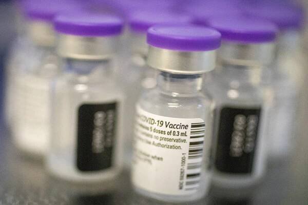 Európska komisia schválila podmienečnú registráciu vakcíny Pfizer/BioNTech