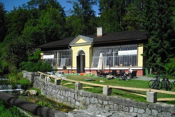 Nová galerie s kavárnou