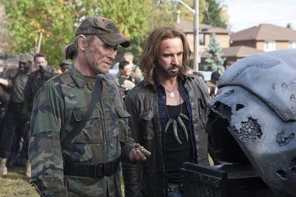 Falling Skies - What Hides Beneath - Z filmu - Will Patton, Colin Cunningham
