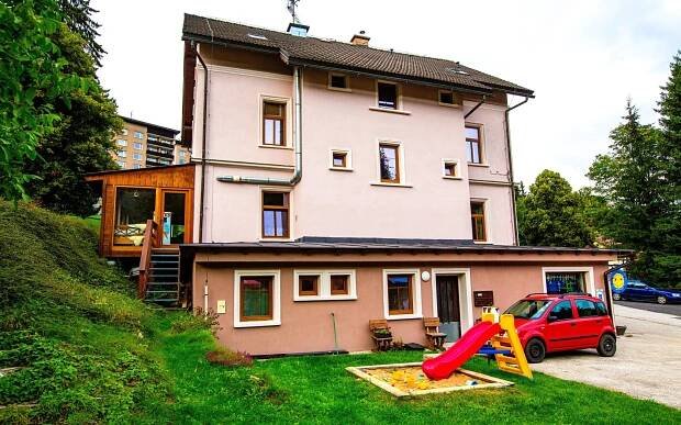 Krkonoše nedaleko Stezky korunami stromů v Penzionu Adélka *** se snídaní/polopenzí, saunou a dětským hřištěm