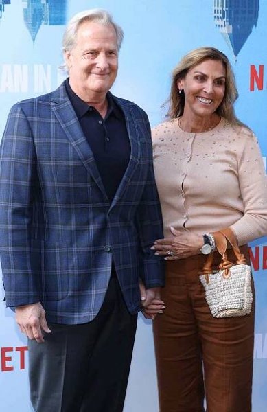 Jeff Daniels and Kathleen Treado Daniels attends the Los Angeles special screening of Netflix's 