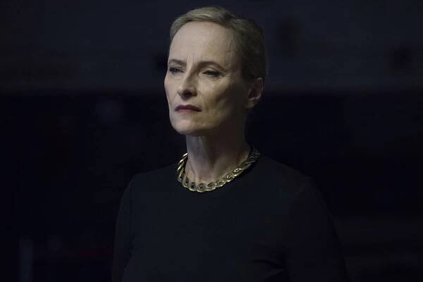 Černá listina - Louis T. Steinhil (č. 27) - Z filmu - Laila Robins