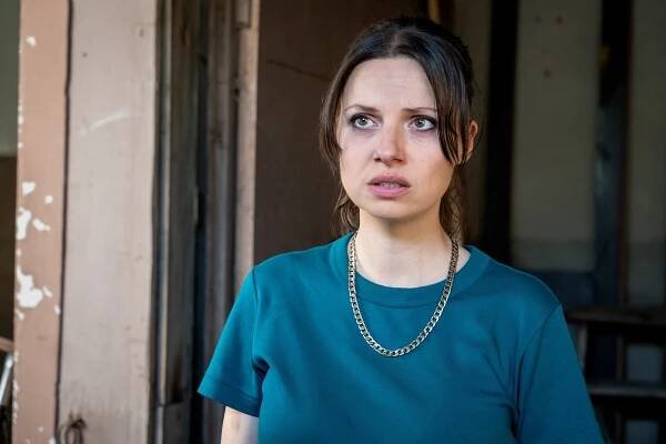 Mandat für Mai - Entscheidung - Z filmu - Julia Hartmann