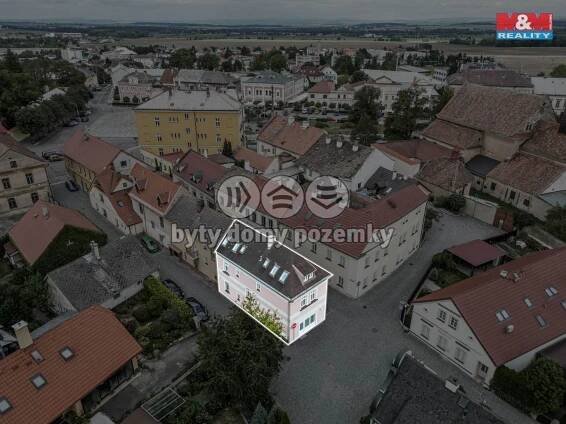 pohled z výšky na dům