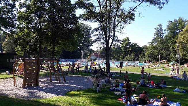 Přírodní koupaliště Kolinec (Koupaliště) • Mapy.com