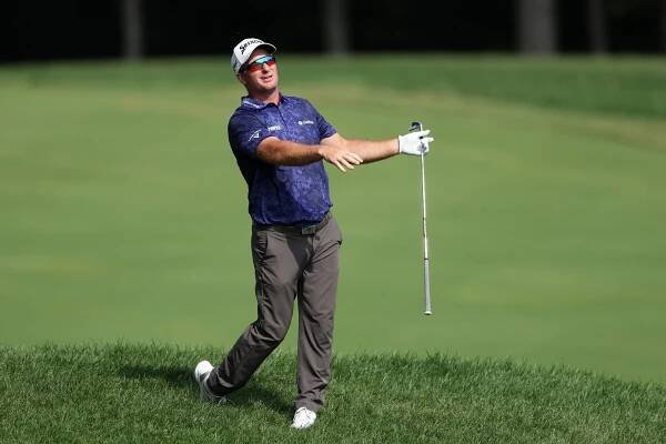 PGA Tour playoffs: Ryan Fox struggles early as lightning sees play delayed