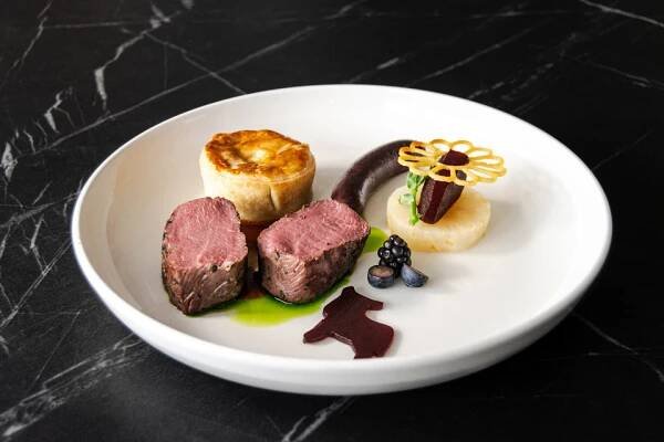 Degustační menu od šéfkuchaře Martina Svatka v restauraci Mace s možností vinného i nevinného párování pro 2 osoby