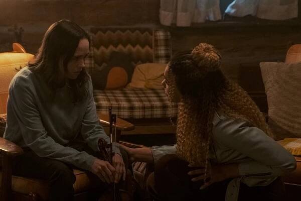 Umbrella Academy - Něco se proslýchá - Z filmu - Elliot Page, Emmy Raver-Lampman
