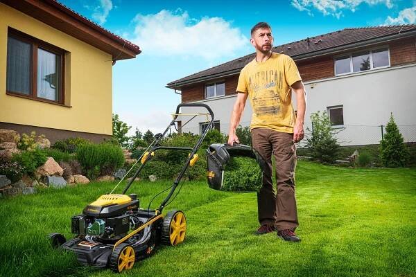 RIWALL PRO Rotační sekačka benzínová s pojezdem 4v1 RPM 5135