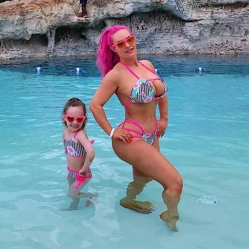 Silikonová dračice Coco Austin (44): Sexy „tangové čtvrtky“!