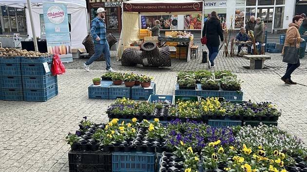 První farmářské trhy v roce 2024 na Staroměstském náměstí v Mladé Boleslavi