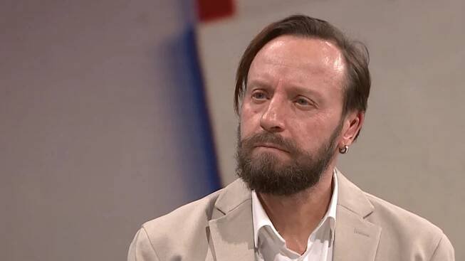 Jsme rukojmí blázna s nukleárními zbraněmi. Matka věří propagandě, tvrdí ruský herec