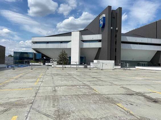 Oprava parkoviště F u Ostravar arény, 15. července 2020 v Ostravě.