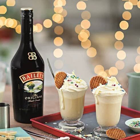 Horká bílá čokoláda s Baileys a kapkou vanilky