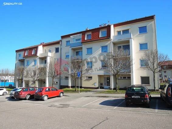 Prodej bytu 2+1 45 m², Chlumec nad Cidlinou - Chlumec nad Cidlinou IV, okres Hradec Králové