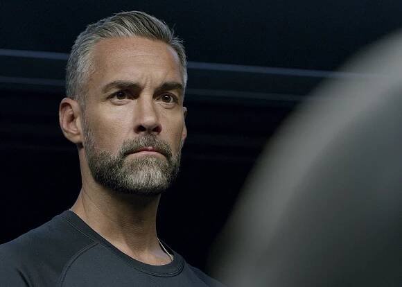Zbrojnice - Otřesené město - Z filmu - Jay Harrington
