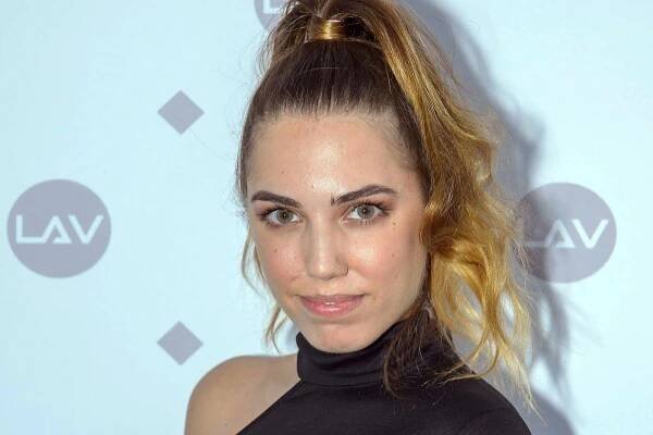 15-mind-blowing-facts-about-amber-le-bon