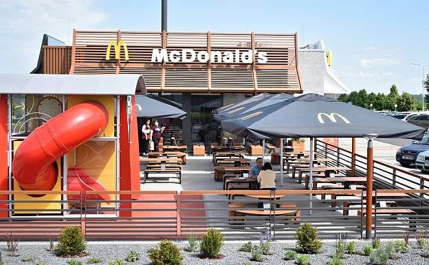 U dálnice D1 už voní hamburgery. McDonald’s na odpočívadle v Mořicích otevřel