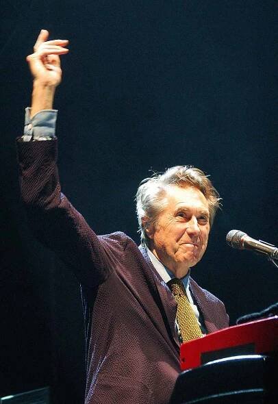 V pražském Foru Karlín vystoupil 5. června britský zpěvák Bryan Ferry.