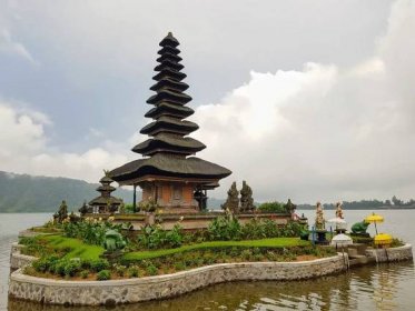 Ulun Danu Beratan Temple: A Must-Visit for History and Nature Enthusiasts